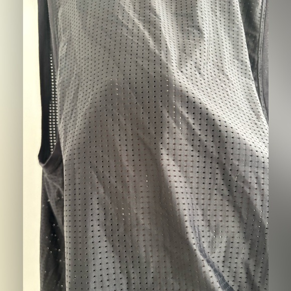Lululemon silky mesh tank - Picture 2 of 3
